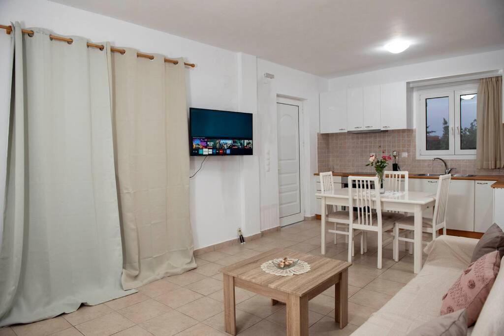 Anemones Apartments Petrás Εξωτερικό φωτογραφία