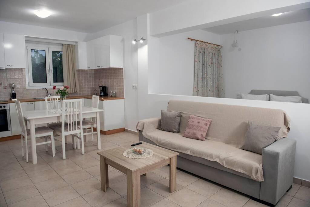 Anemones Apartments Petrás Εξωτερικό φωτογραφία